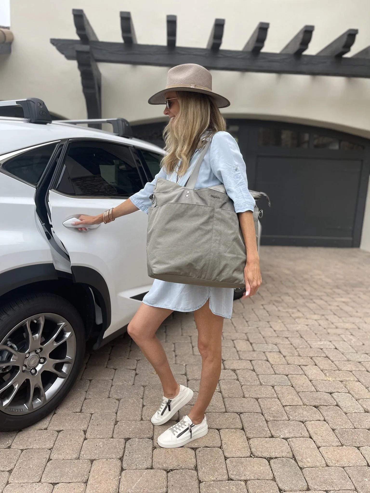Baggallini Large Carryall Tote