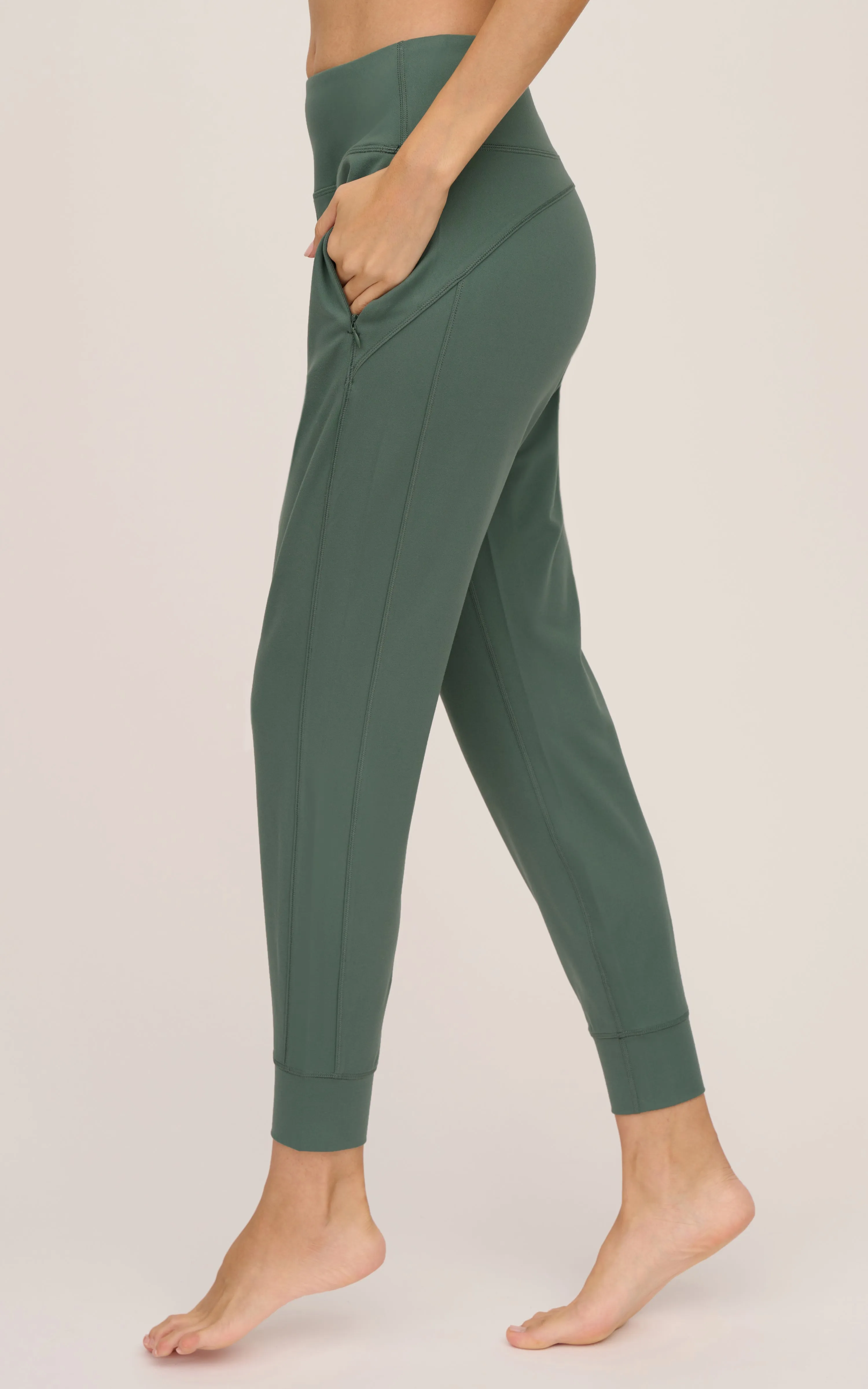 Interlock Zipper Pockets Greenwich Jogger