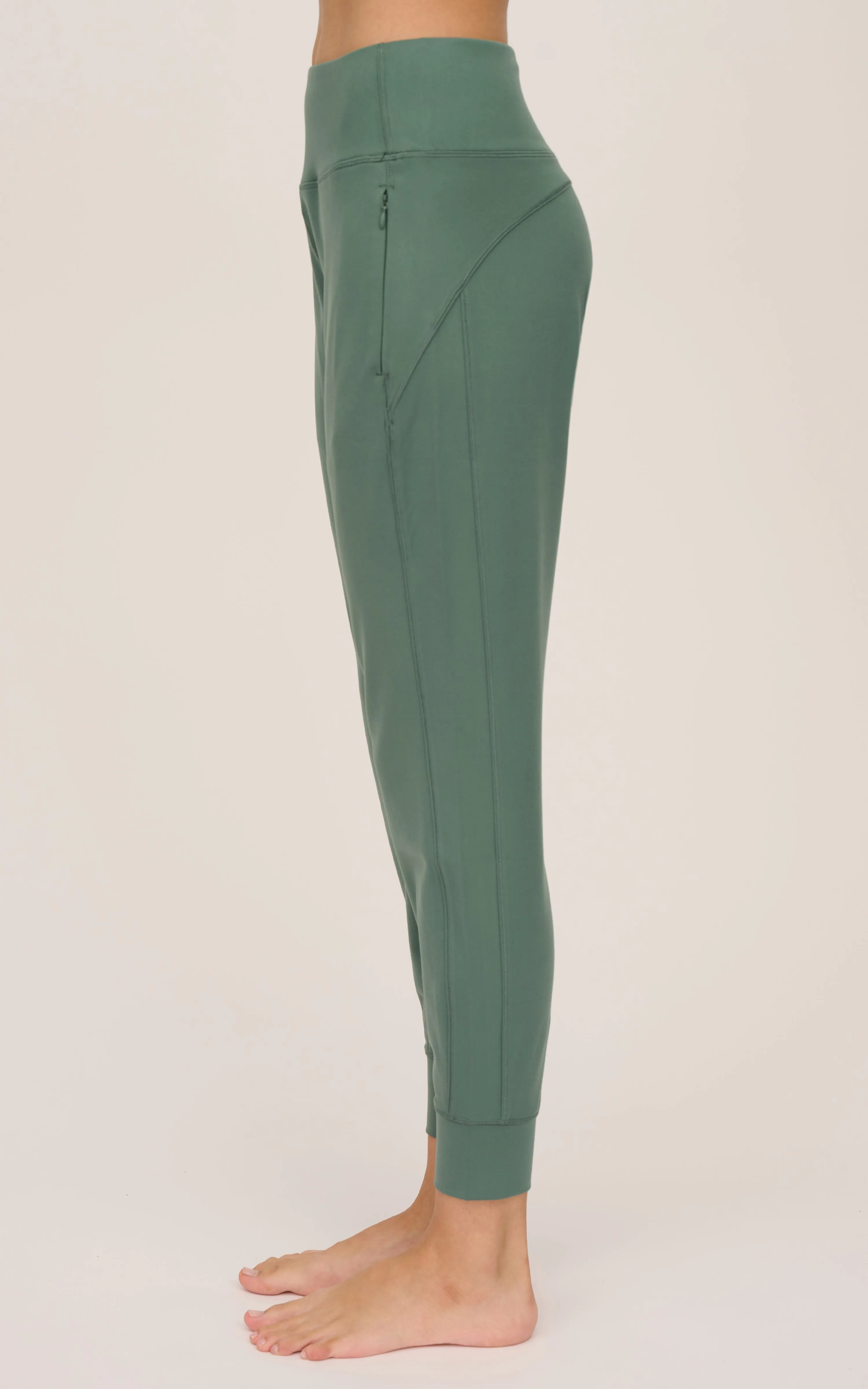 Interlock Zipper Pockets Greenwich Jogger