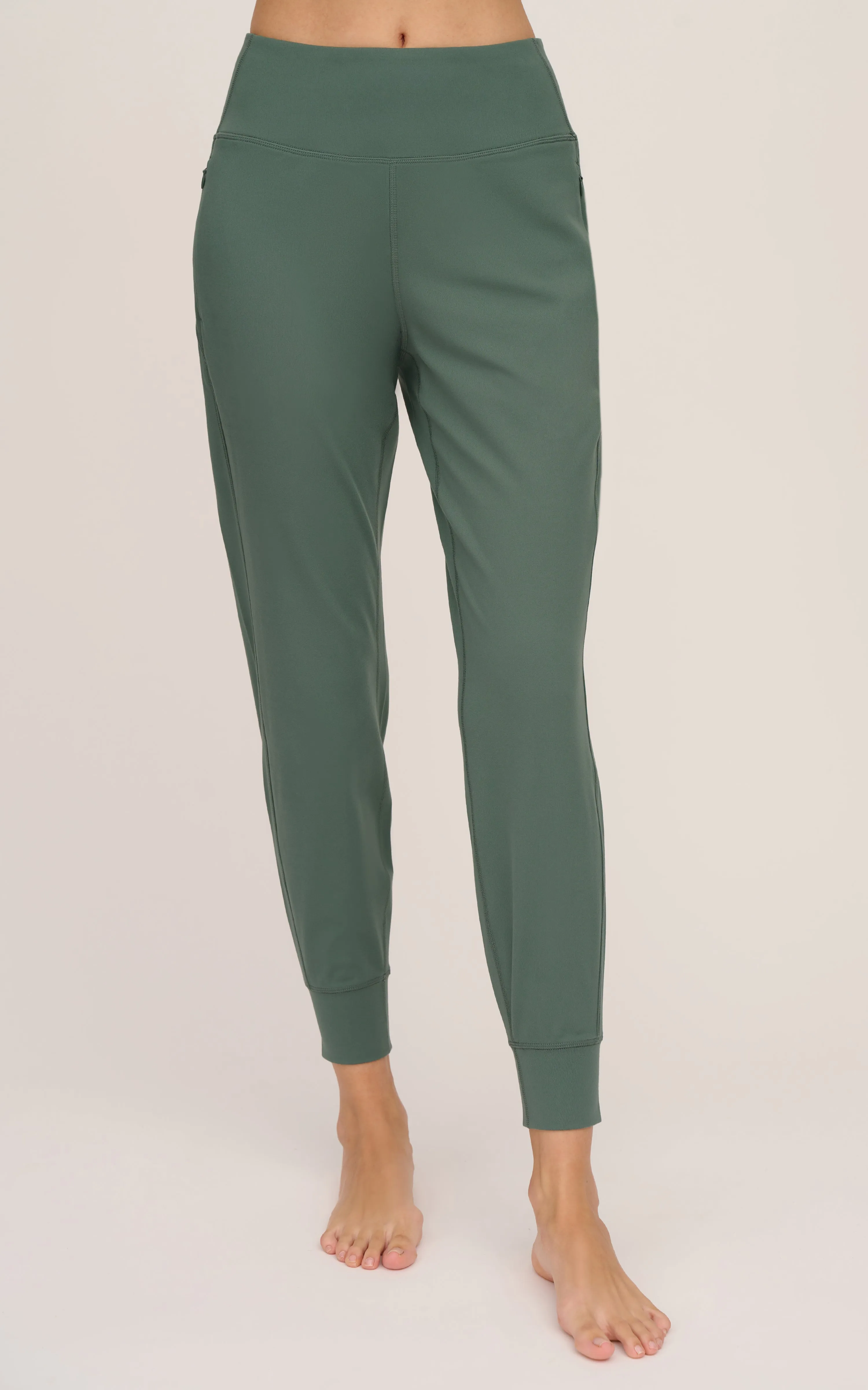 Interlock Zipper Pockets Greenwich Jogger