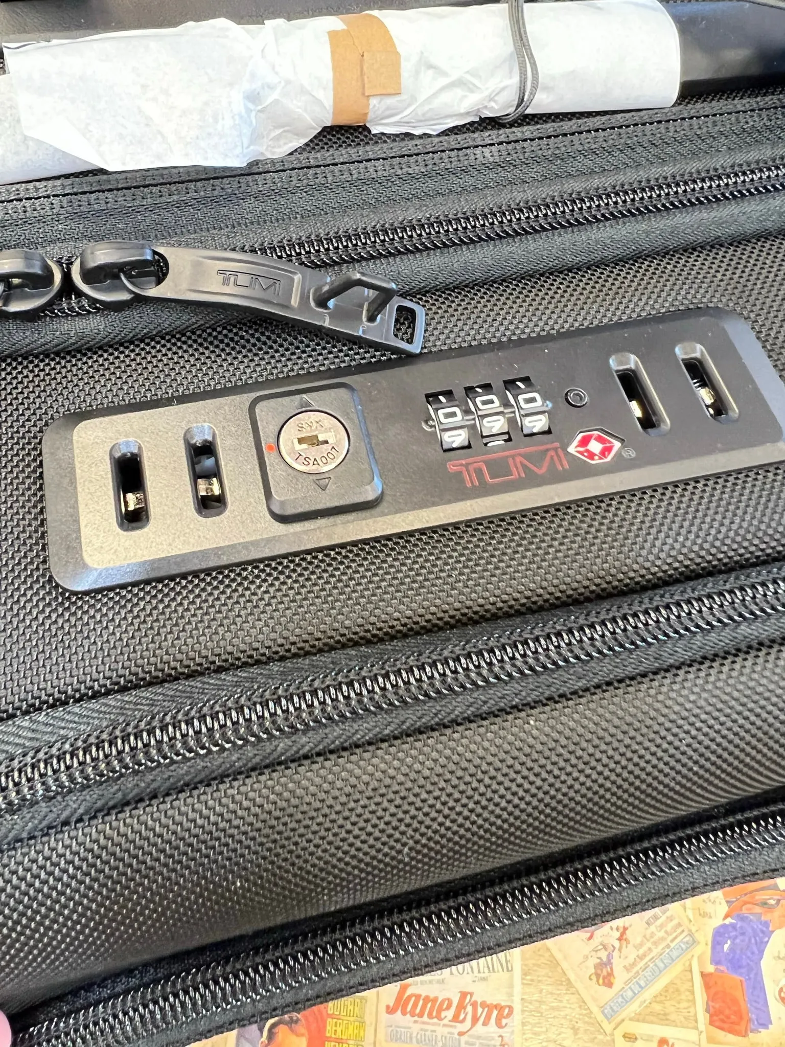 TUMI Alpha 3 International Dual Access Softsided Spinner Carry-On