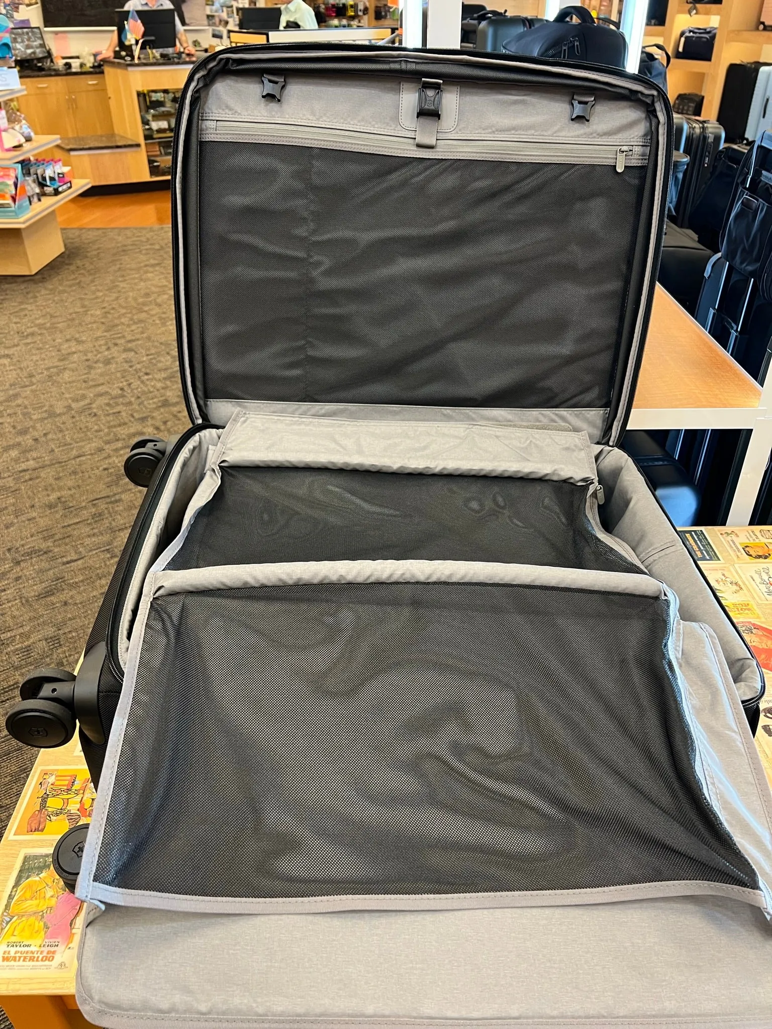 Victorinox Werks Traveler 6.0 Softside Large 28” Spinner