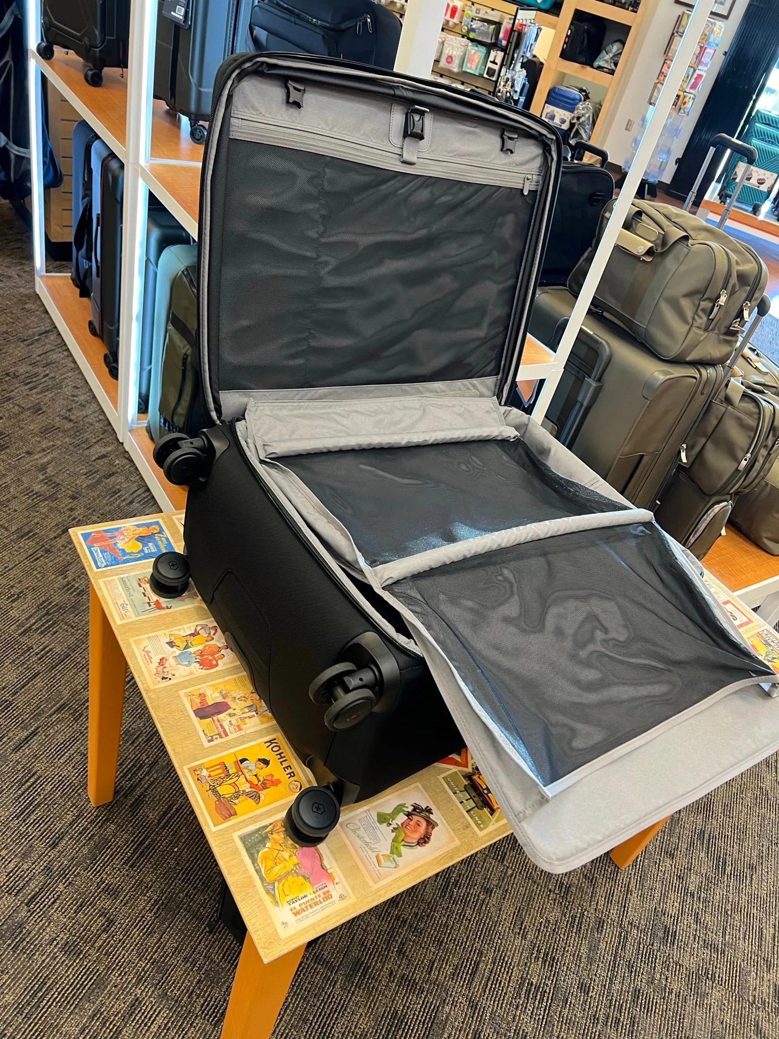 Victorinox Werks Traveler 6.0 Softside Large 28” Spinner