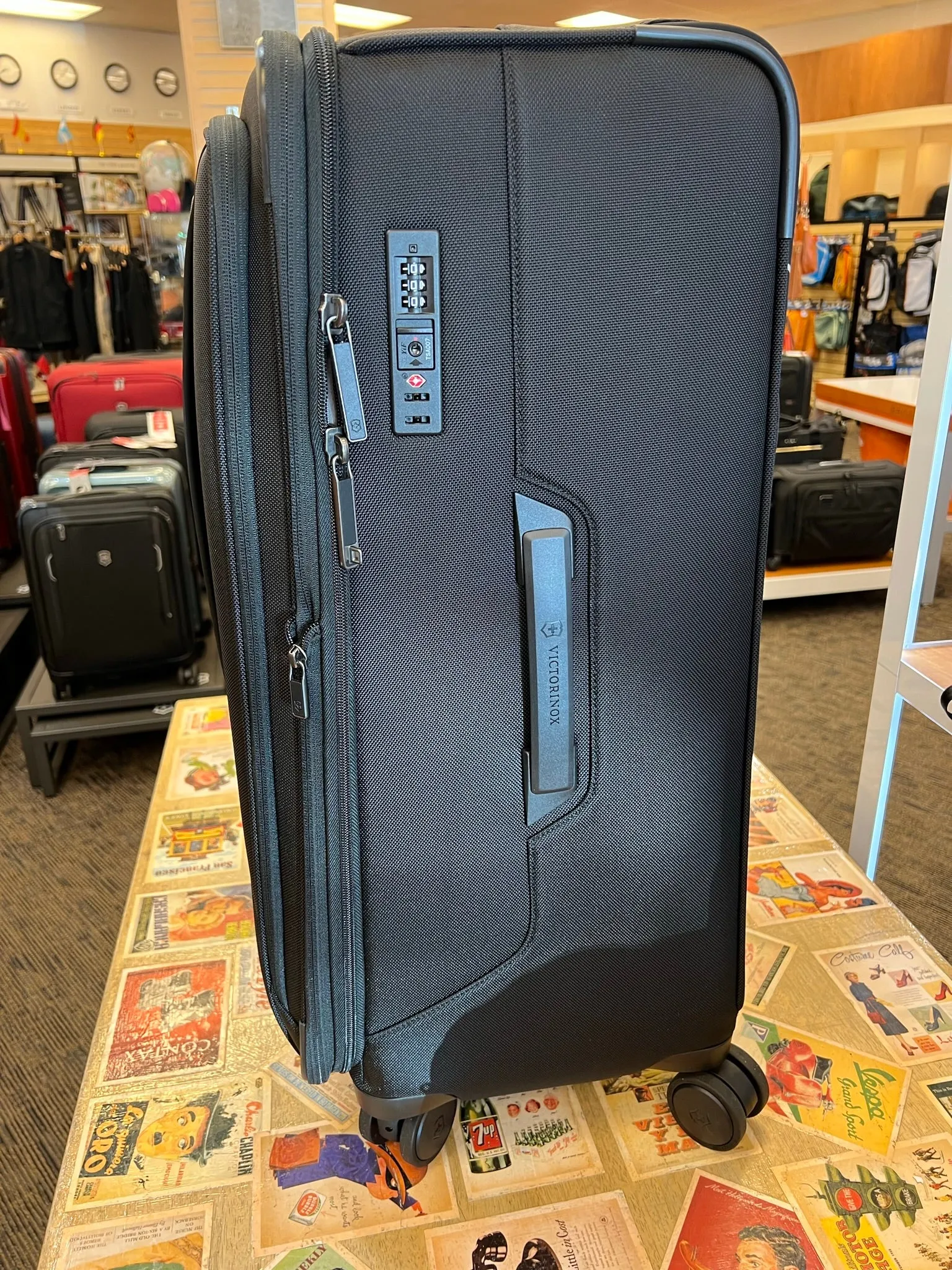 Victorinox Werks Traveler 6.0 Softside Large 28” Spinner