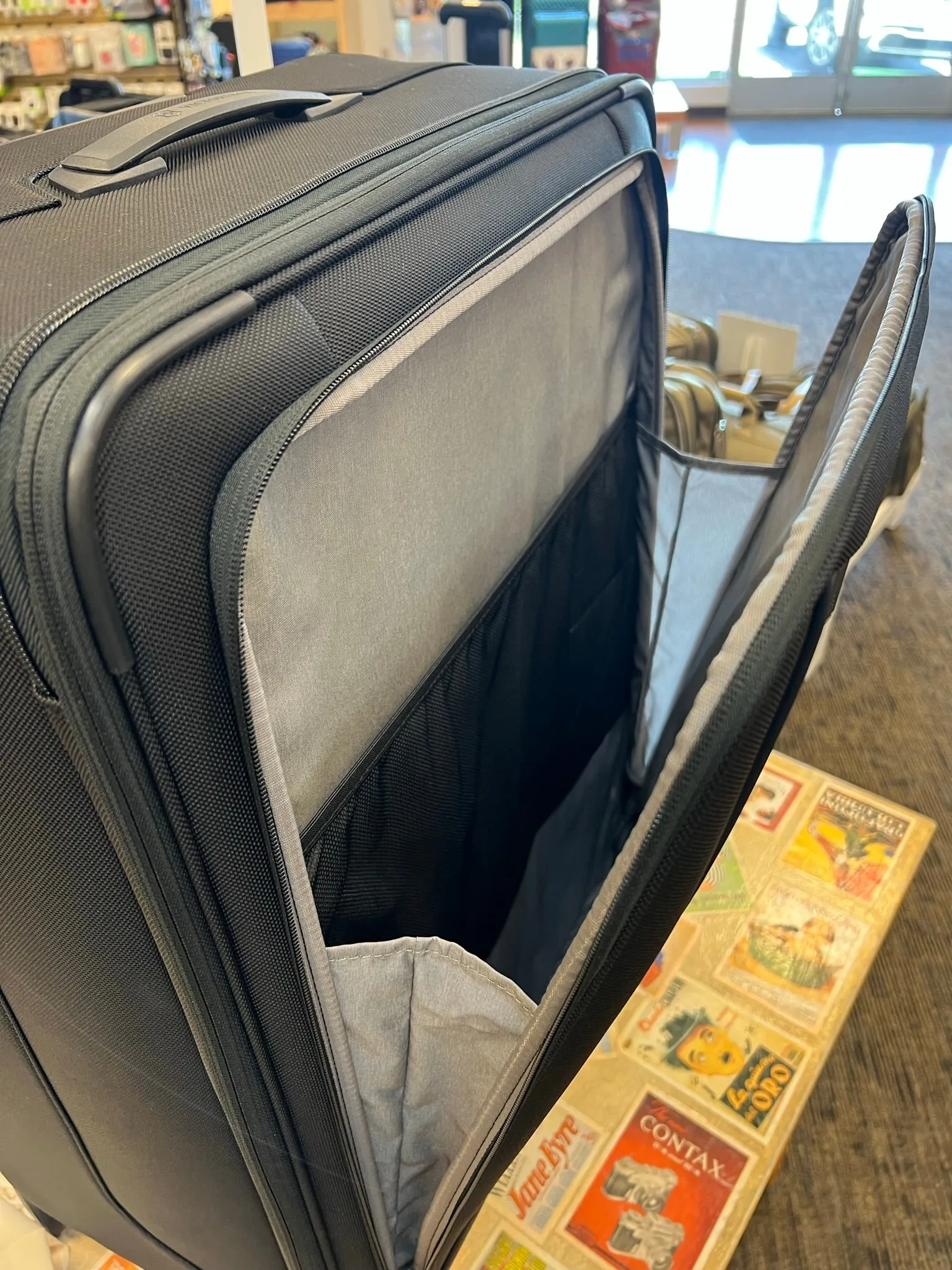 Victorinox Werks Traveler 6.0 Softside Large 28” Spinner
